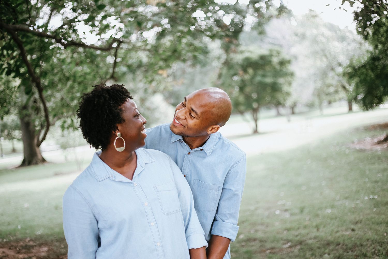 A couple sharing a relaxed moment outdoors